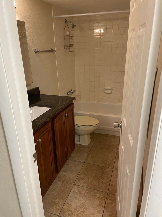 hall full bath - 171 Springwood Cir