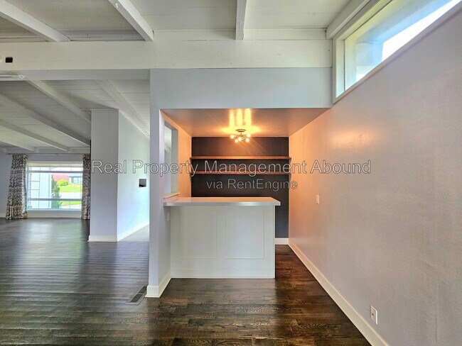 Building Photo - 5019 S Joplin Ave