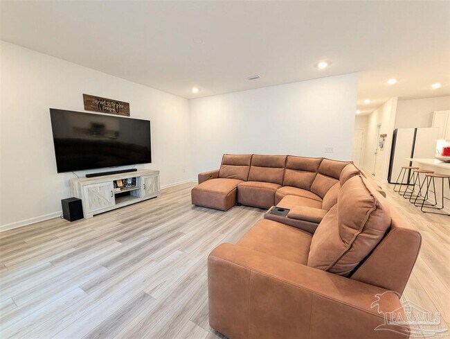 Building Photo - 6622 Sun Tree Cir