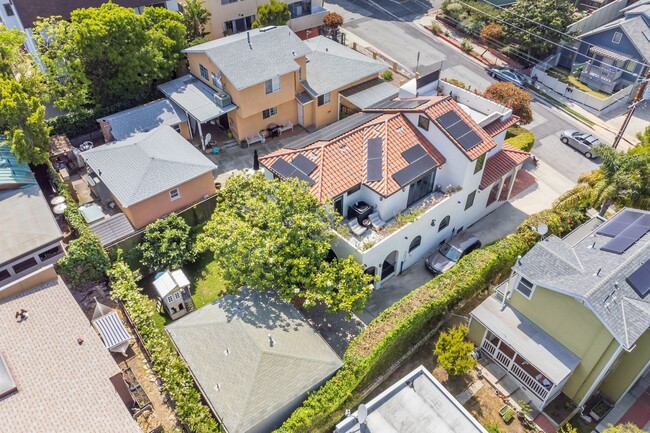 Building Photo - Prime Single Family Home