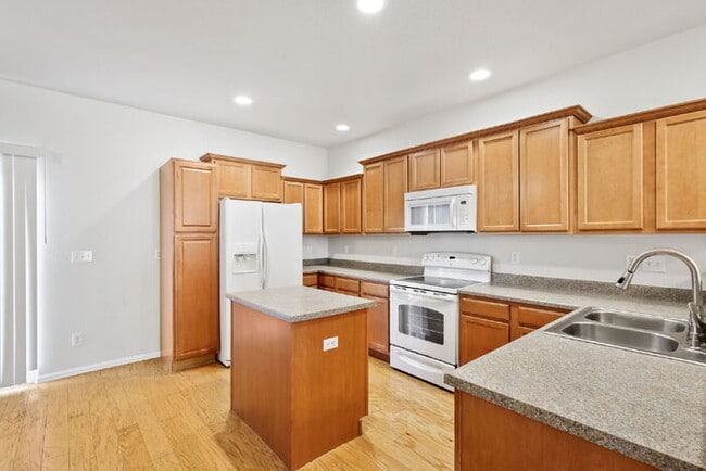 Building Photo - Updated Townhome with Pikes Peak Views | Free January Rent + $500 Off February