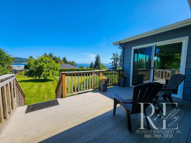 Building Photo - Coastal 3-Bed Home with Stunning Puget Sou...