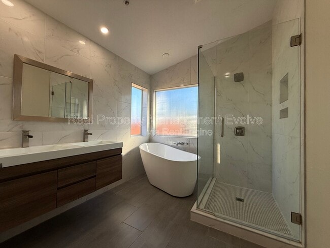 Building Photo - 3085 N 87th Pl