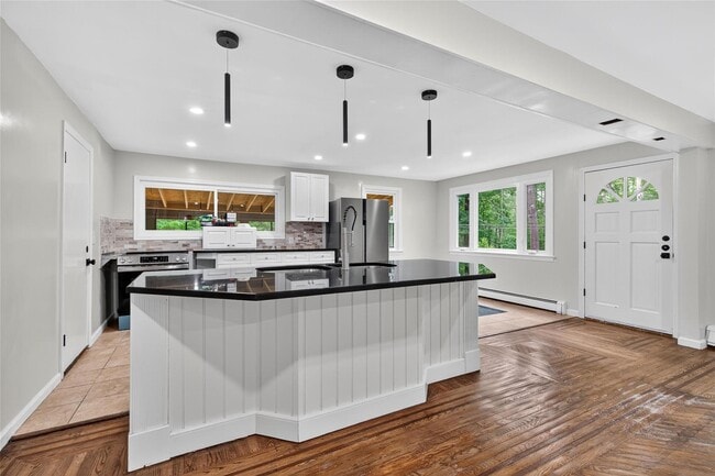 Building Photo - 52 Luxton Lake Rd
