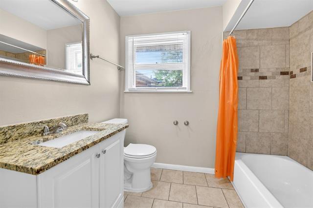 Building Photo - 2539 Hillsboro Ave