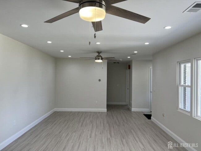 Building Photo - 197 Carteret Ave