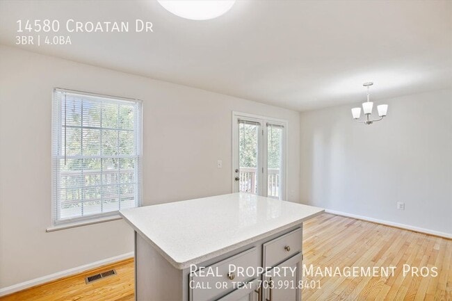 Building Photo - Terrific 3 Level End Unit Townhome For Ren...