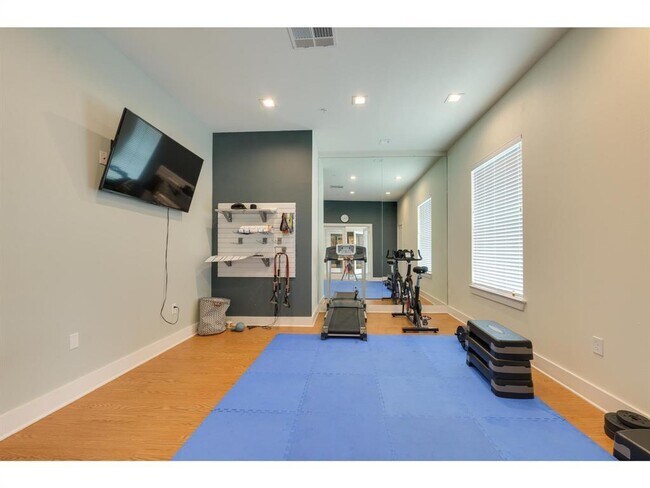 Building Photo - 2400 Louis Henna Blvd