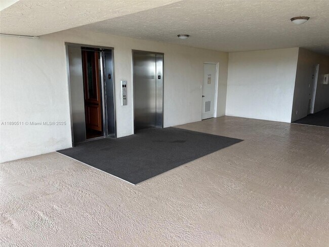 Building Photo - 3507 Oaks Way
