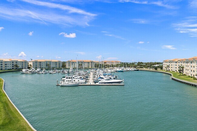Building Photo - 17 Harbour Isle Dr W