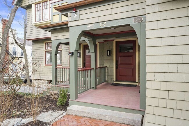 Building Photo - 165 Winthrop Rd