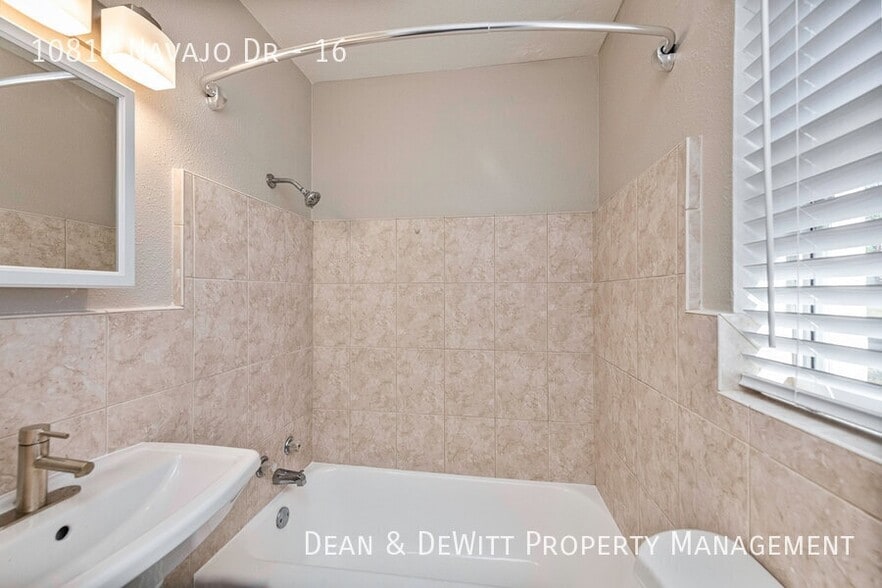 Building Photo - 2 Bed/2 Bath - Unit 12