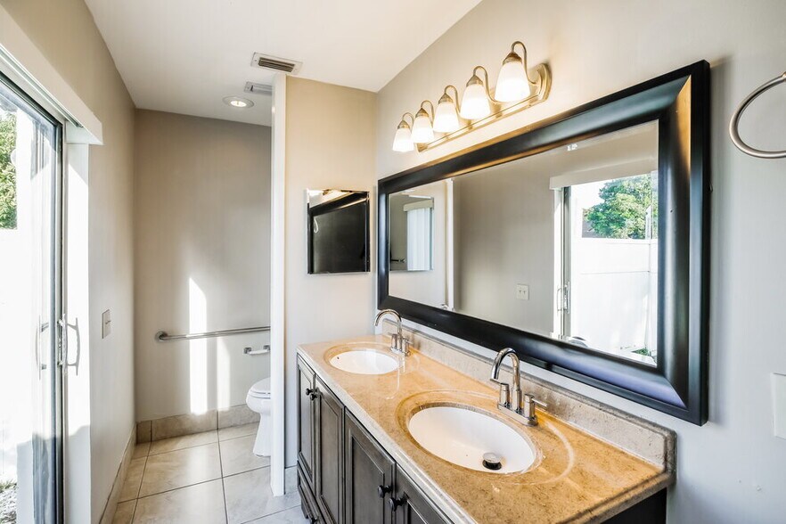 Building Photo - 11471 Whisper Sound Dr