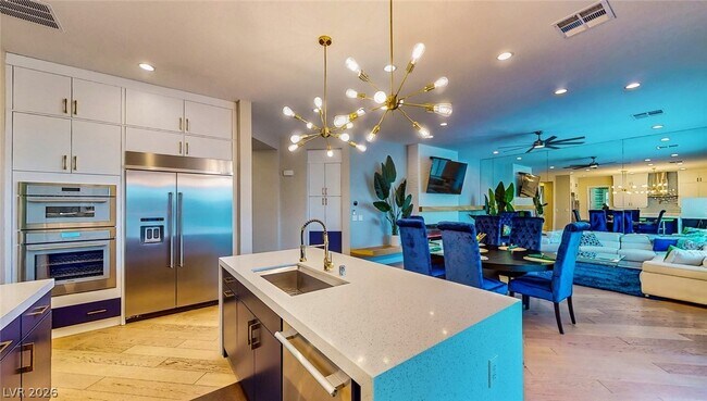 Building Photo - 6714 Desert Crimson St