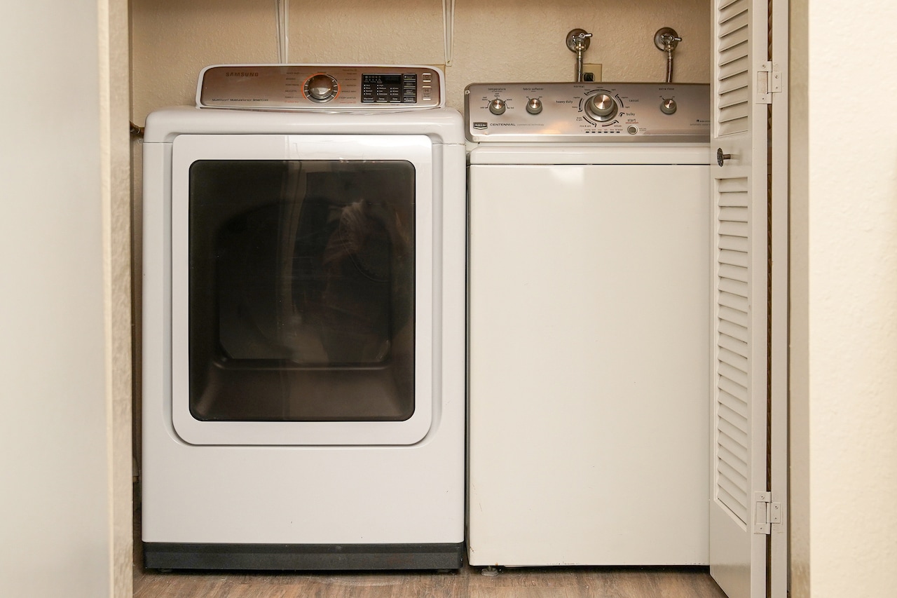 Building Photo - 4095 Rosenda Ct