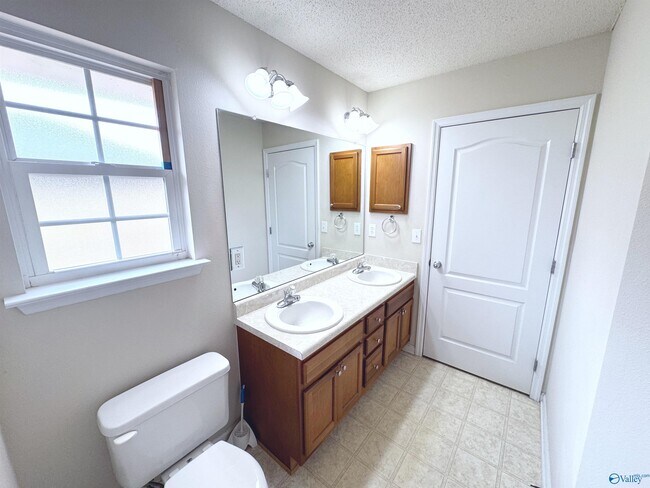 Building Photo - 120 Clover Ridge Dr