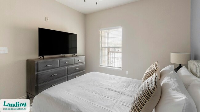 Building Photo - 6101 N Riverside Dr