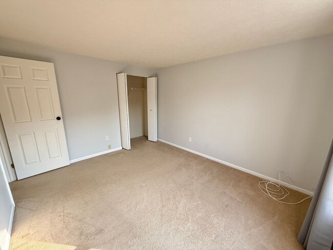 Building Photo - 4 bed house Gananda | HUGE OFFICE | GARAGE...