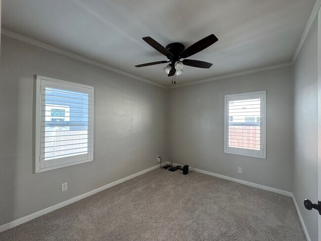 Building Photo - Freshly Renovated 2bd 2ba House
