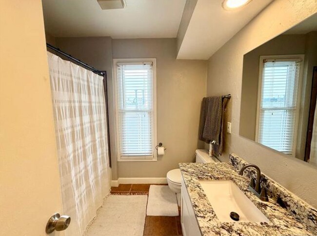 Building Photo - 2 Bed | 2 Bath Condo on Crybaby Hill