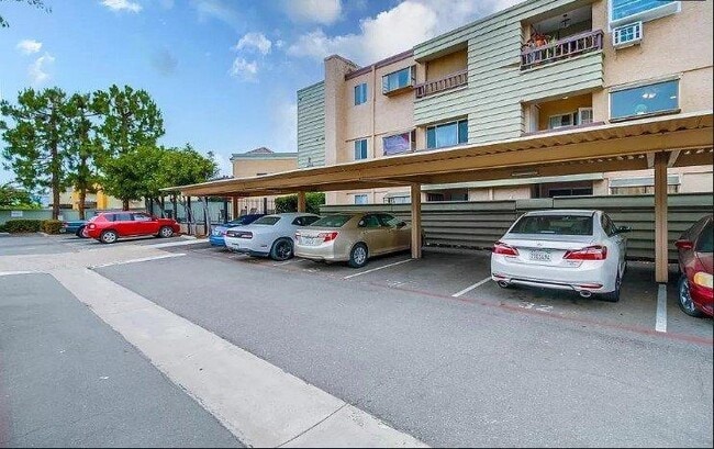Building Photo - 3142 Midway Dr