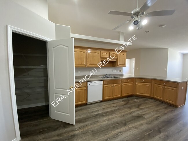 Building Photo - 2110 Bahama Dr