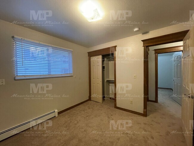 Building Photo - 1628 Azalea Dr