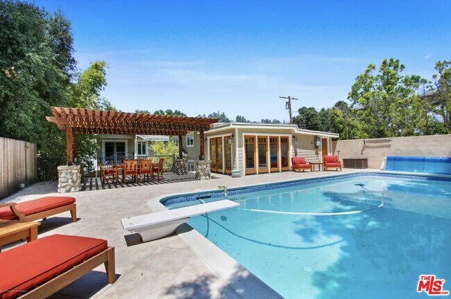 Building Photo - 130 S Arroyo Blvd