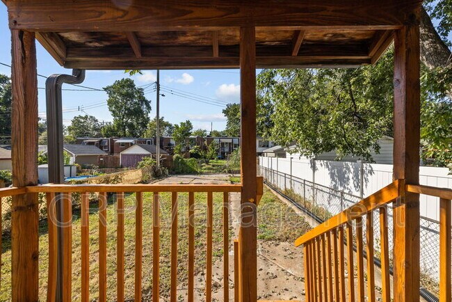 Building Photo - 5033 Ray Ave