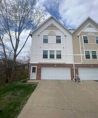 Building Photo - 2-Bedroom Townhouse Available for Rent!