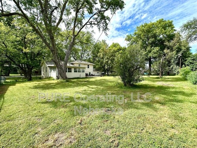 Building Photo - 5851 S 51st St