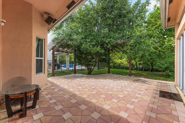 Building Photo - 7140 Pinecreek Way