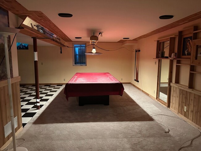 Building Photo - Welcome to this charming 3 bedroom, 3 bathroom home in the desirable Minnetonka. Avail. April 1st...