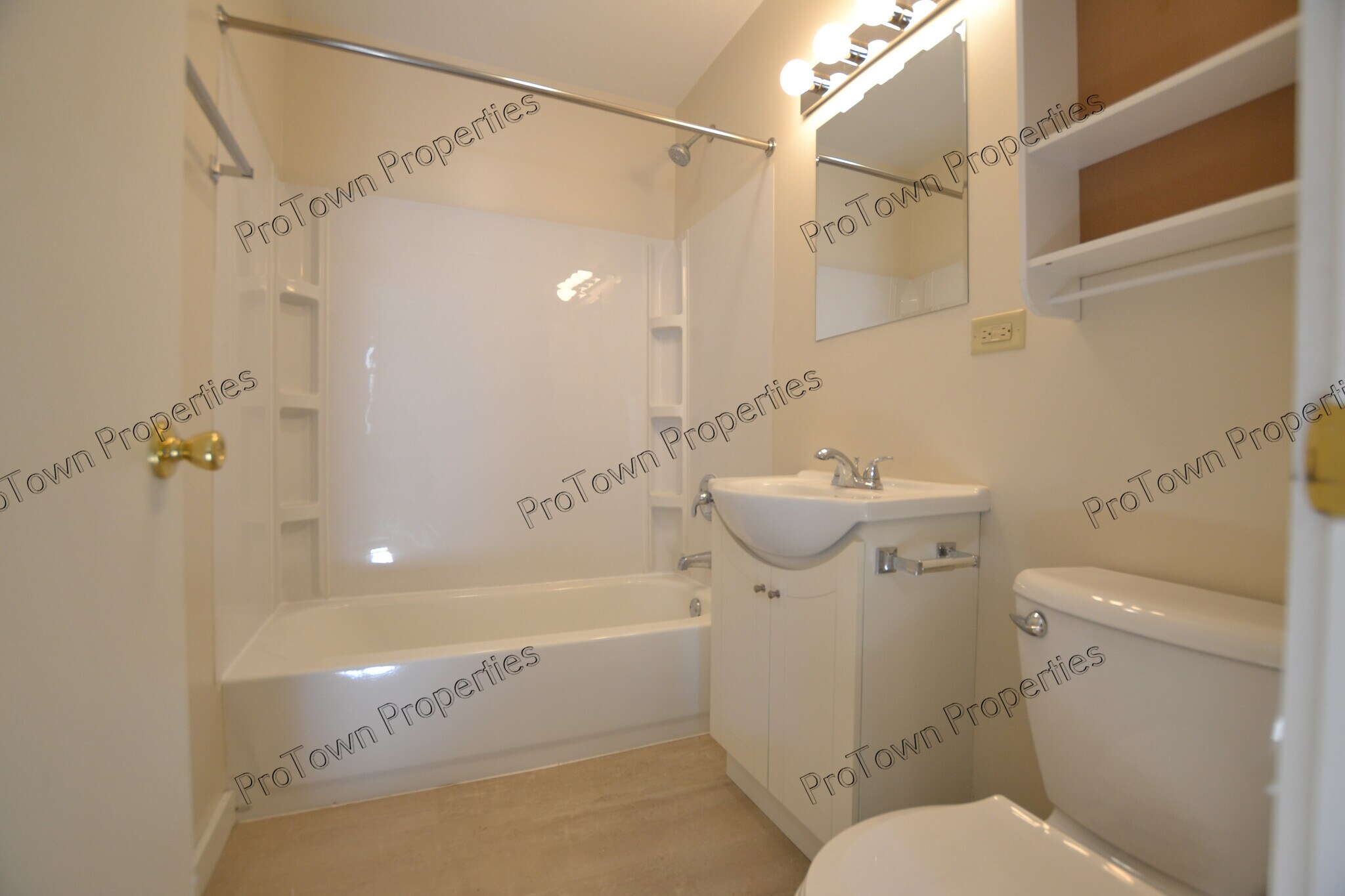 Building Photo - 811 N Center St