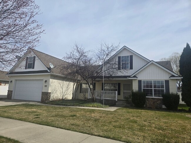 Building Photo - Spacious 3-Bedroom Home with Large Lot, Greenhouse & Bonus Room – The Landings