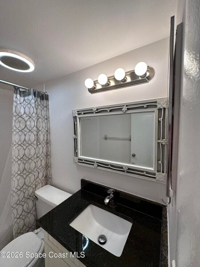 Building Photo - 837 Hickory St