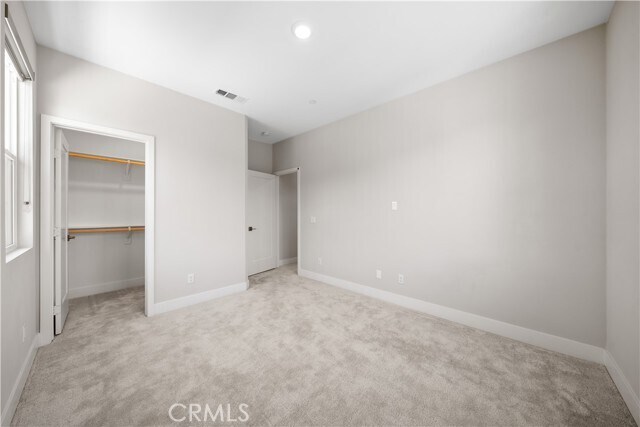 Building Photo - 242 Chorus