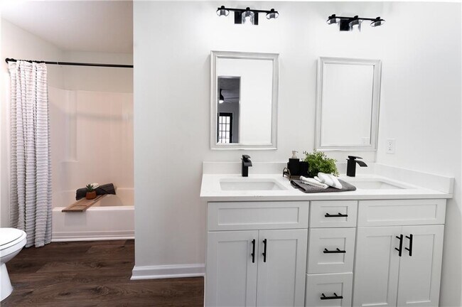 Building Photo - 6881 Hickory Hollow Dr