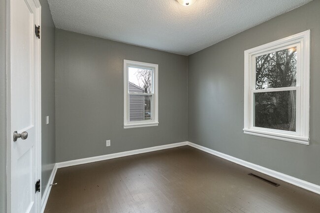 Building Photo - REMODELED 3 bedroom | 1 bathroom | Fenced Backyard Home in a Quiet Neighborhood! We Welcome Pets!