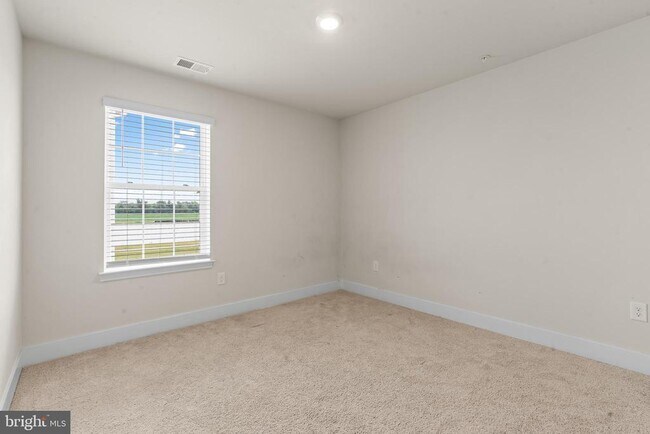 Building Photo - 672 Armstrong Ave