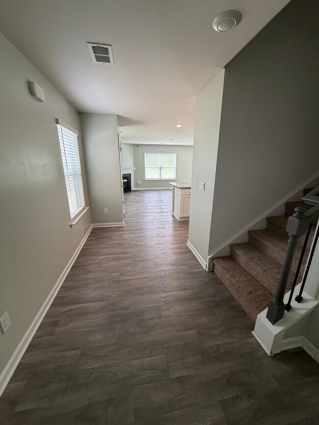 Building Photo - 5033 Pratt Dr