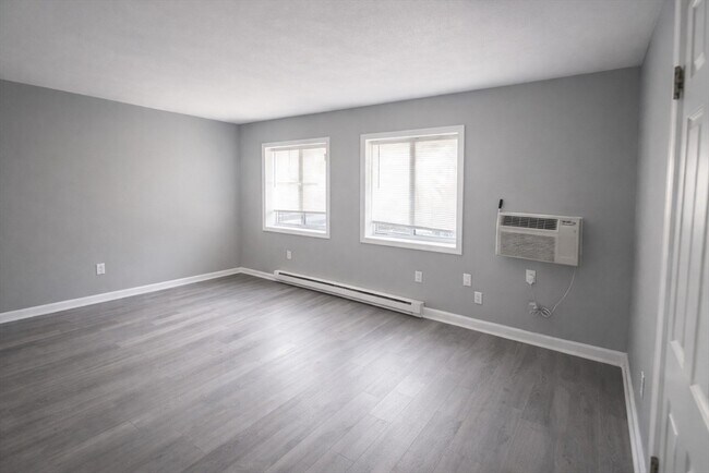 Building Photo - 4 Universal St