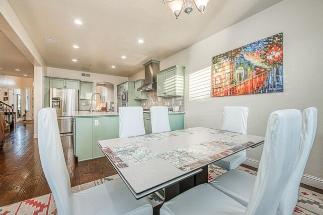 Building Photo - 10509 N Sierra Vista Ave