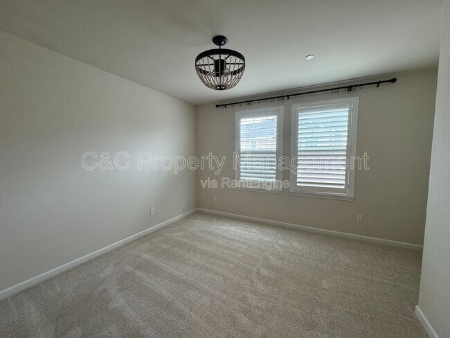 Building Photo - 14826 Kit Carson Dr