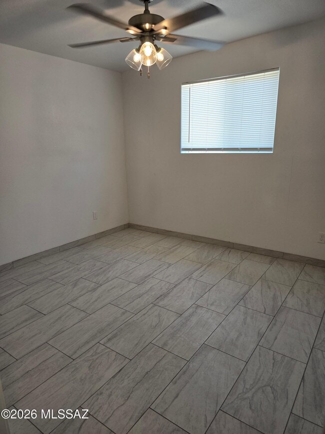 Building Photo - 511 N Iroquois Ave