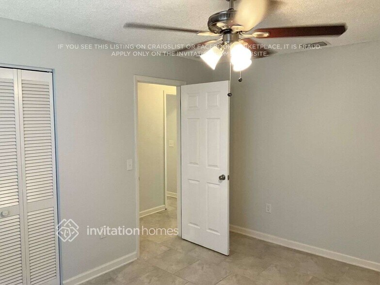 Building Photo - 810 Sandalwood Dr