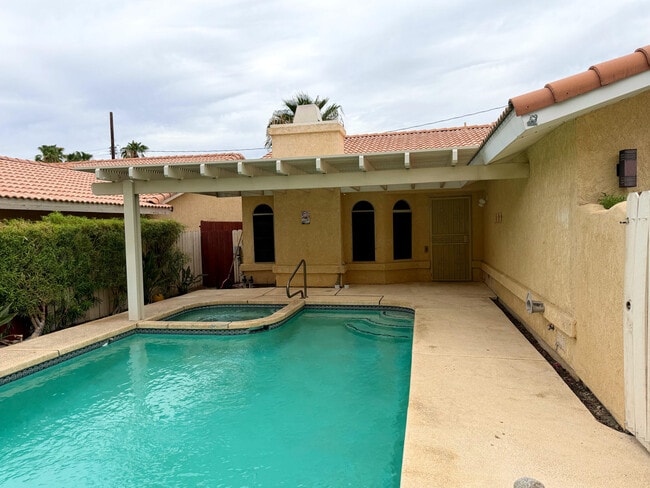 Building Photo - 52310 Avenida Madero