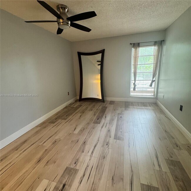 Building Photo - 12035 NE 2nd Ave