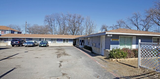 Primary Photo - 909 Harvey Ave