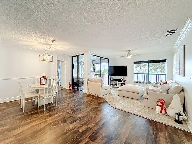 Building Photo - 2846 Carambola Cir S